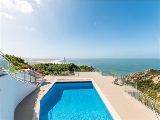 Detached villa with total privacy and a magnificent sea view