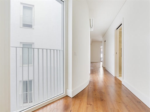 Appartement 3 pièces d'une surface de plancher de 137 m2, avec une terrasse de 20 m2, dans l'immeubl