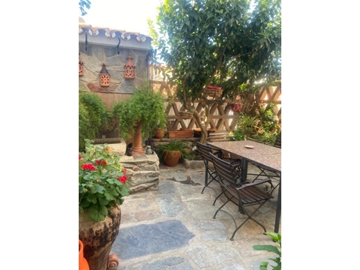 Manoir dans l'enceinte du château de Monsaraz avec 6 suites. Manoir aménagé en hébergement touristiq