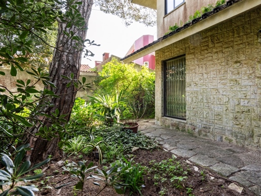 Villa in Birre for renovation, inserted in a 1683 sqm lot, in a very quiet area