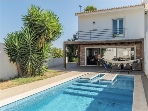 Maison 4 pièces avec piscine, à Galiza, Estoril, à 5 minutes des plages, du centre d'Estoril, de la