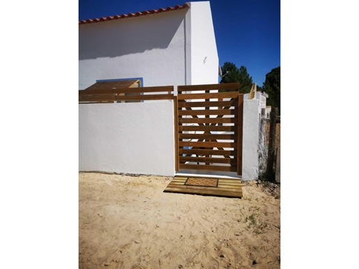 This charming typical Alentejo villa, located on a 306 sqm plot, with a 96 sqm construction area