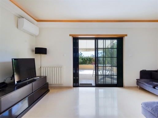 2-Bedroom apartment with terrace in Carcavelos