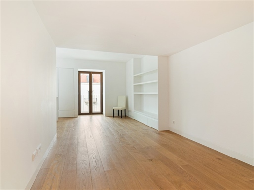 Excellent 3 bedroom apartment, with garage, to debut, in a luxury building in the exclusive Rua Rosa