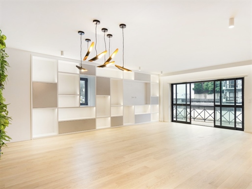 Appartement 4 pièces moderne, dans un bâtiment en copropriété sécurisé, à Monte Estoril, Cascais.