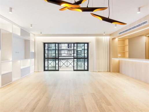 Modern 3 bedroom apartment, inserted in a private condominium in Monte Estoril, Cascais.