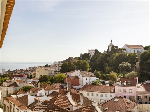 Apartamento T3 com vista para a cidade de Lisboa