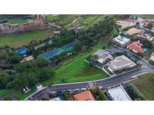 Plot of land, to construct, with 805 sqm, in Quinta da Moura.