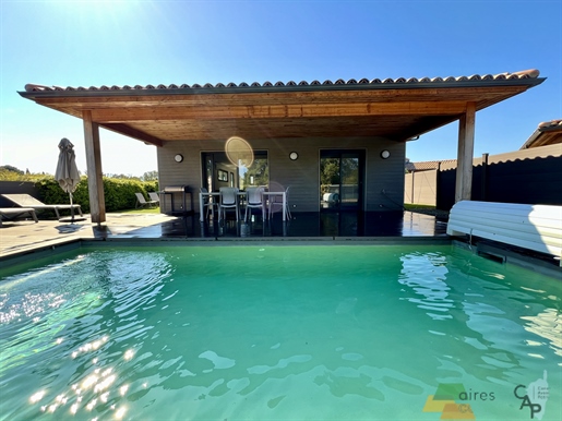 Moderne T4 vrijstaande villa van 104 m2 met privé zwembad gelegen op slechts 300 m van het prachtige
