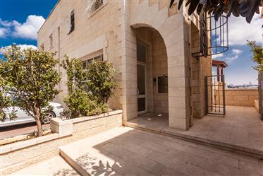 The Jerusalem Palace – For Sale – 4,739,000 Usd