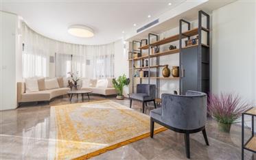 Luxury 4 room apartment | For Sale