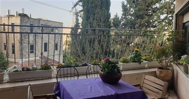 4 Rooms In German Colony | For Sale