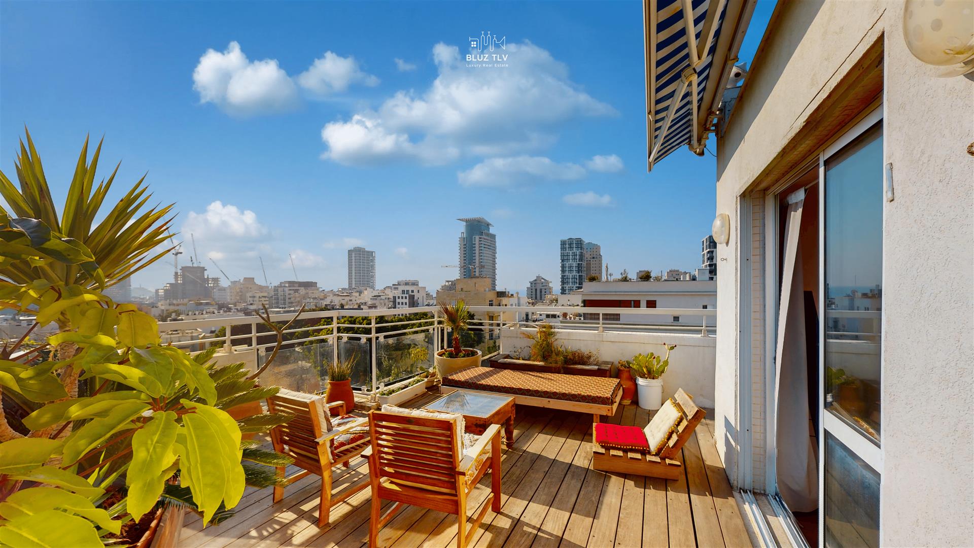 פנטהאוז דופלקס מדהים ומקסים 4 חדרים ליד חוף הים בתל אביב