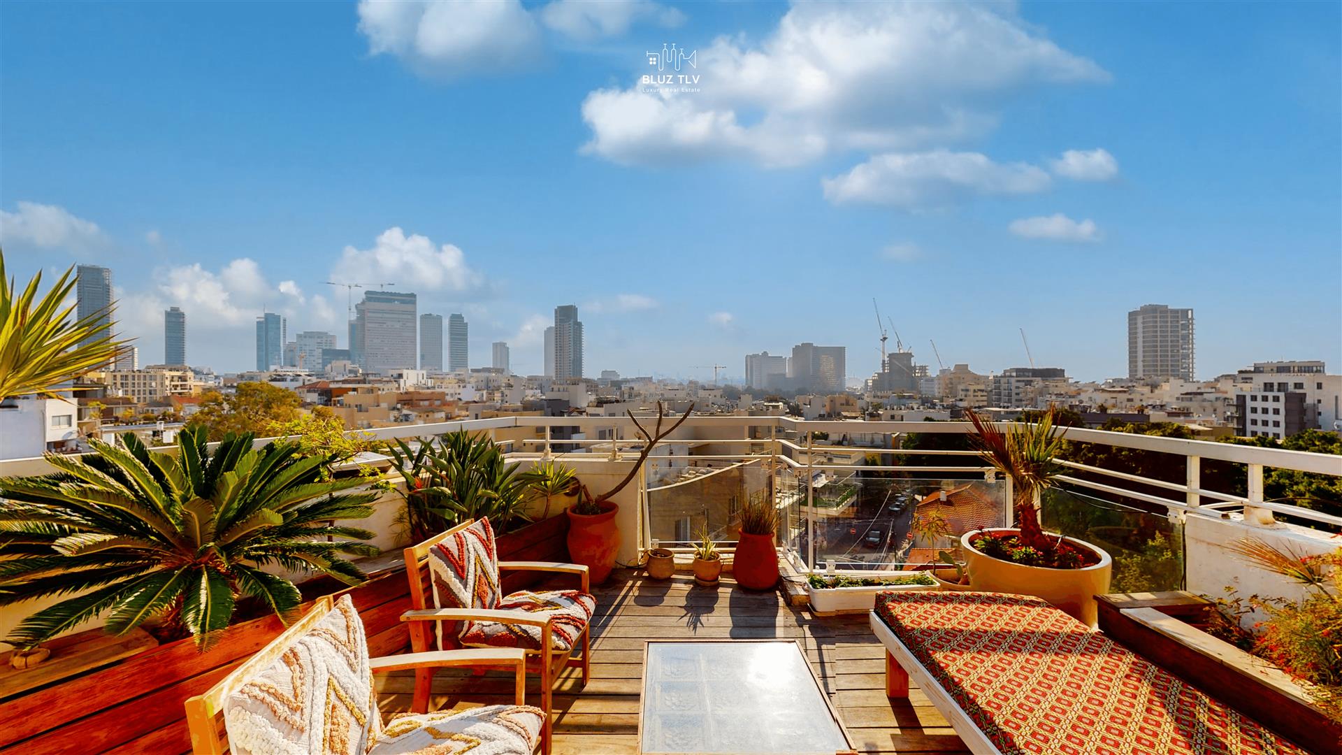 Incroyable et charmant penthouse en duplex de 4 pièces proche de la plage à Tel Aviv