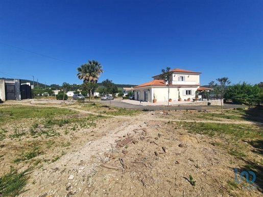 Home / Villa with 4 Rooms in Lisboa with 320,00 m²