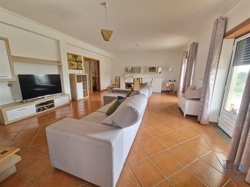 Home / Villa with 3 Rooms in Lisboa with 154,00 m²