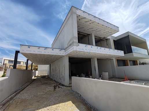 House under Construction with Swimming Pool in Ericeira