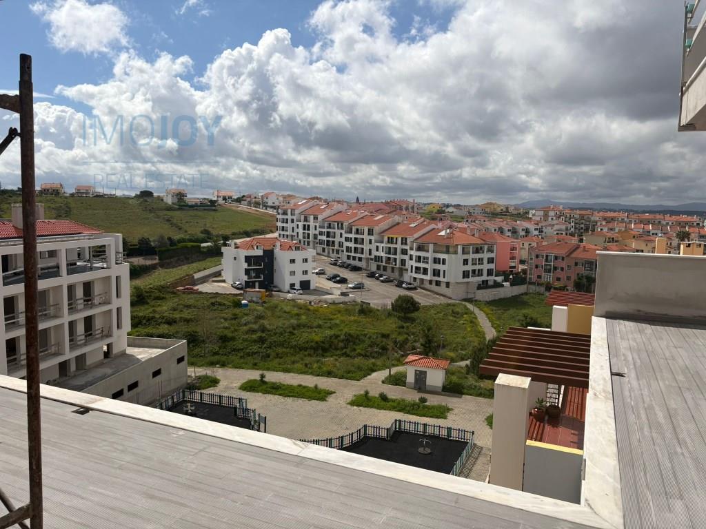 Fantástico ático de 3 dormitorios con vistas al mar y piscina, en Ericeira