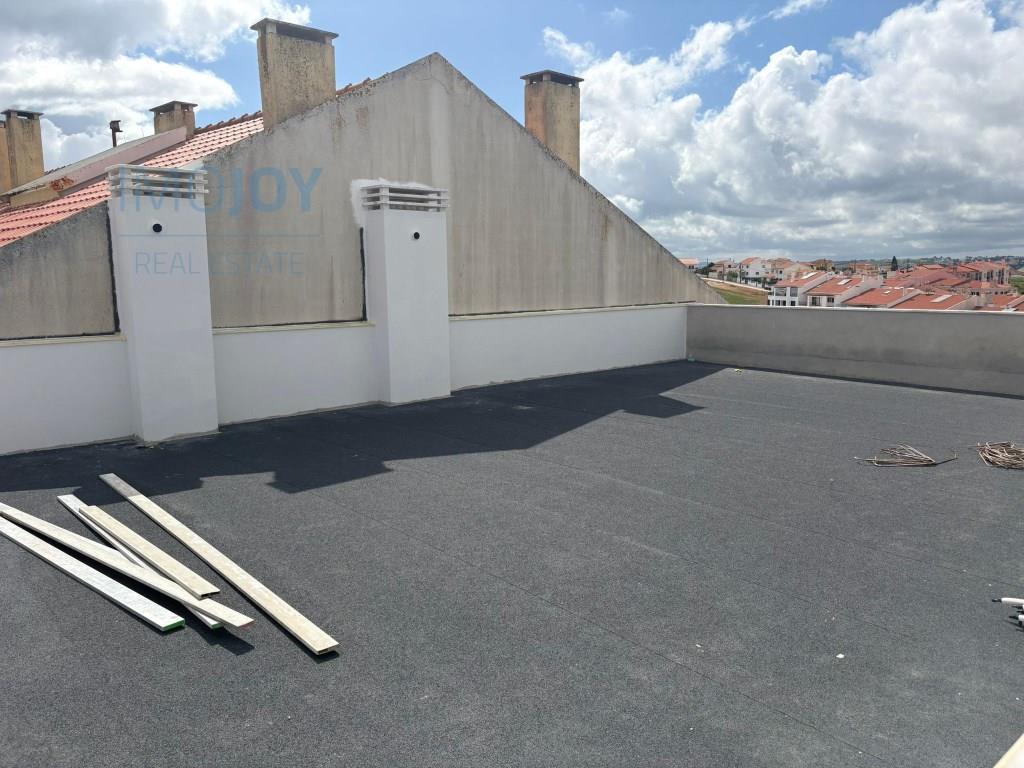Fantástico ático de 3 dormitorios con vistas al mar y piscina, en Ericeira