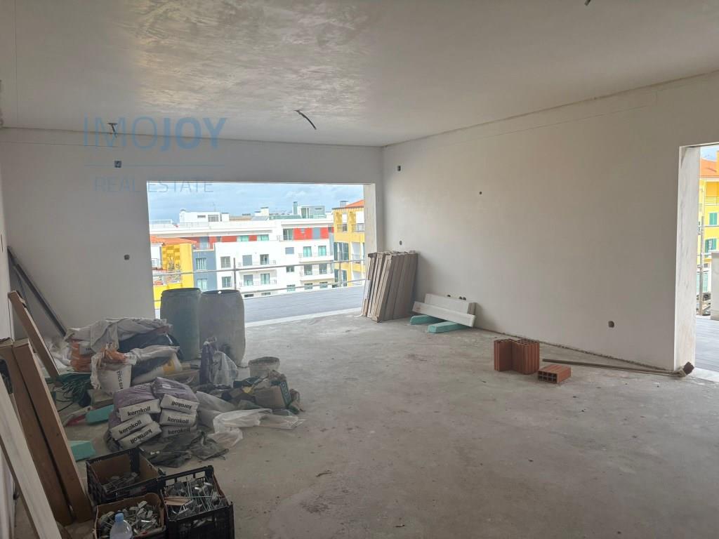 Fantástico ático de 3 dormitorios con vistas al mar y piscina, en Ericeira