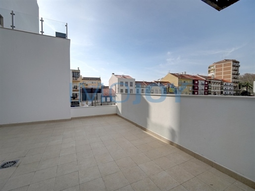 Fantastic 3 bedroom flat, new, located in Setúbal