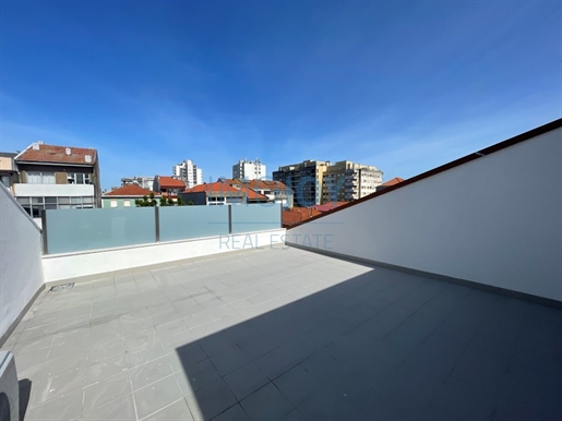 Apartamento T3 Triplex com Jardim e Garagem em Paranhos