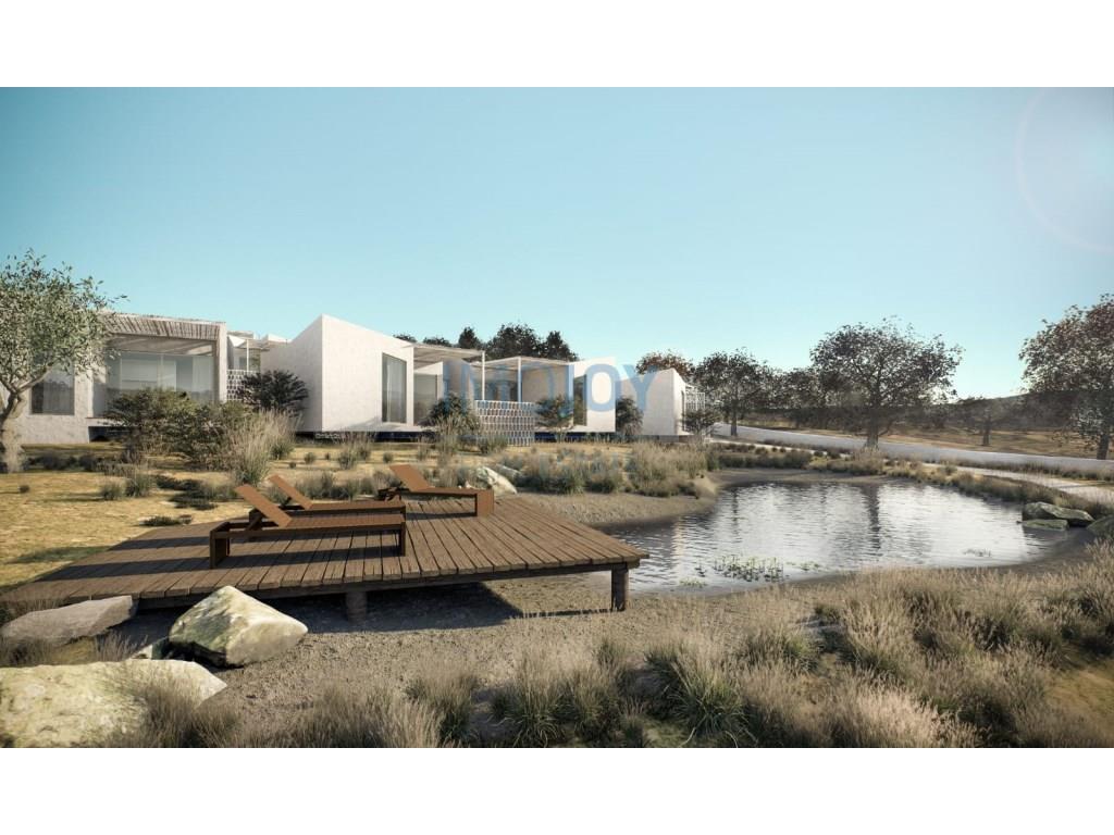 Grond in Corval met goedgekeurd project voor EcoResort