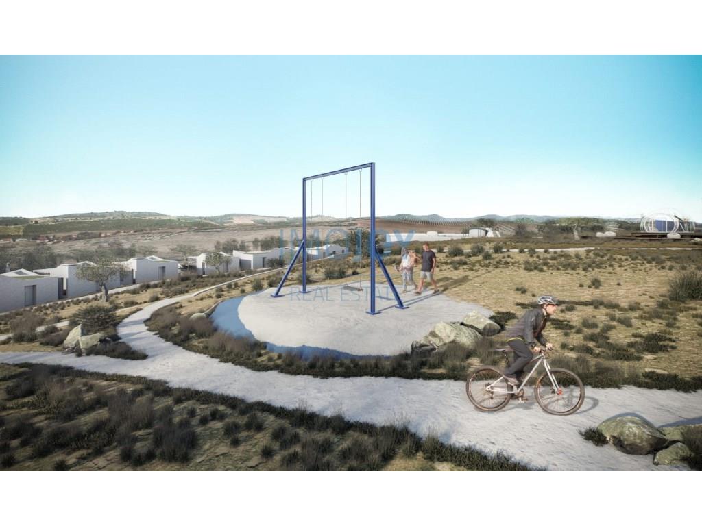 Grond in Corval met goedgekeurd project voor EcoResort