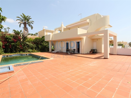Magnífica villa de lujo de 4 dormitorios en Albardeira en Lagos, Algarve