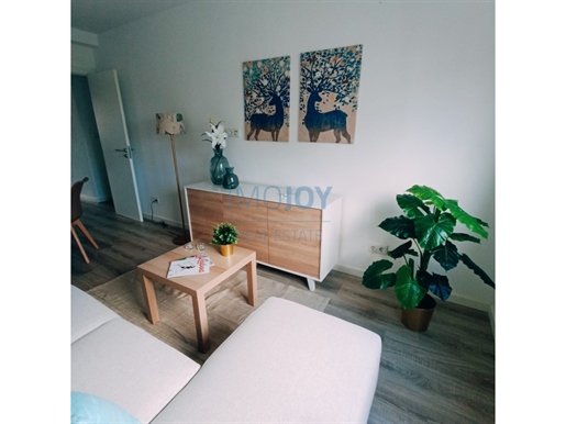 2 + 1 slaapkamer appartement met mezzanine Hersteld en gemeubileerd in S. Domingos de Benfica