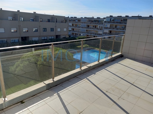 Appartamento duplex con 2 camere da letto in comunità recintata con piscina