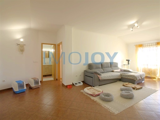 2 bedroom flat for sale in the centre of Aljezur