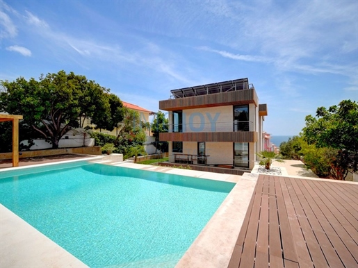 Fantastische villa met 5 slaapkamers en zwembad en uitzicht op zee in de gemeente Cascais