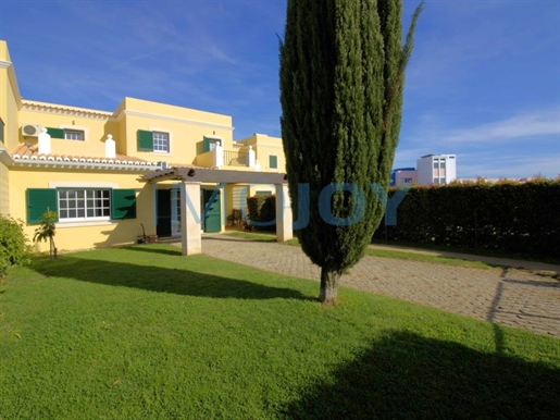 Maison de ville de 3 chambres, située à Bela Vista, Ferragudo