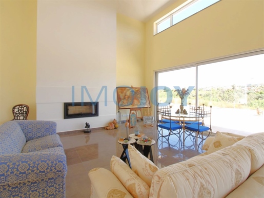 Spektakuläre Villa mit 4 Schlafzimmern in Ferragudo mit Blick auf die Landschaft