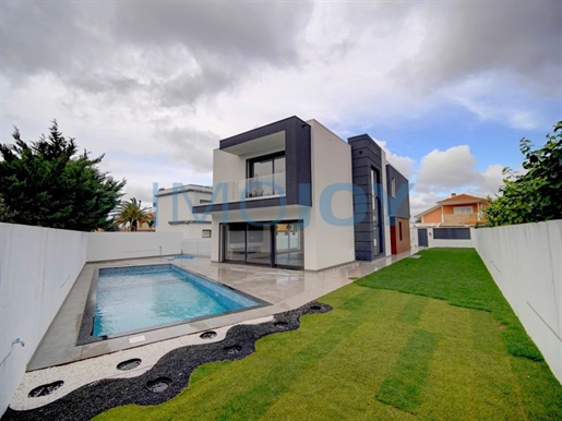 Excelente nueva villa de 4 + 1 dormitorio con piscina y jardín en Birre