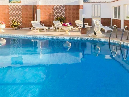 Villa con 5 case indipendenti con piscina a Sagres