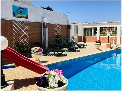 Moradia com 5 casas independentes com piscina em Sagres