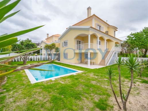 Fantastique villa de 4 chambres avec piscine située dans la zone Marisol