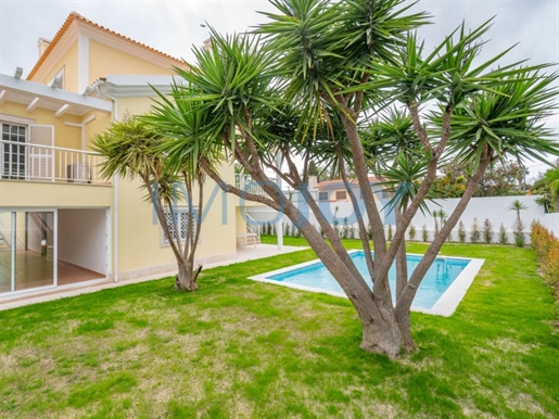 Fantastische Villa mit 4 Schlafzimmern und Pool in der Marisol-Zone