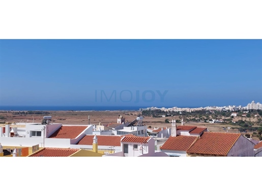Apartamento de 2 dormitorios con vistas al mar situado en Pêra