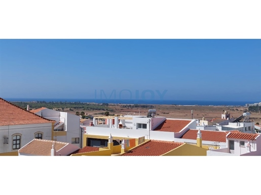 Apartamento de 2 dormitorios con vistas al mar situado en Pêra