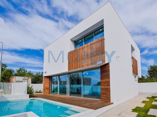 Ausgezeichnete neue 3-Zimmer-Villa mit Pool und Garten in Murches