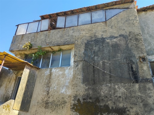 Casa de 4 dormitorios para recuperar en Vilar Paraíso