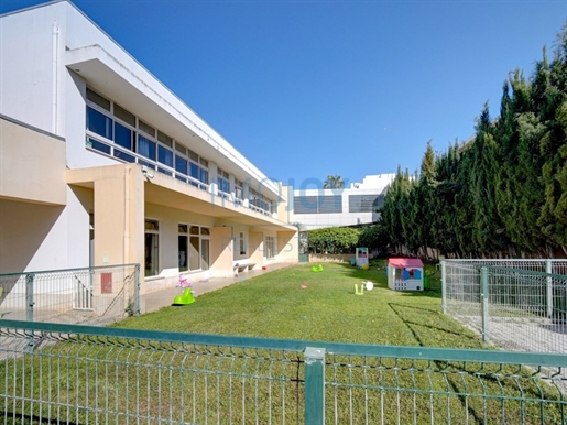 Colegio en funcionamiento en Olhão