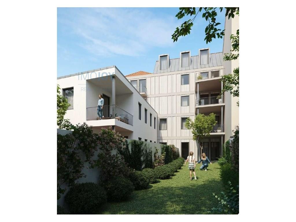 Duplex appartement met 3 slaapkamers, tuin en parkeerplaats in Cedofeita