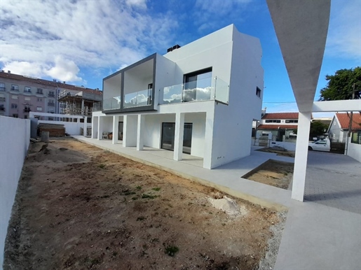 Doppelhaushälfte mit 3 Schlafzimmern im Bau in Abóboda, São Domingos de Rana
