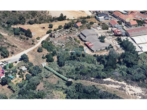 Terrain situé à Casal das Areias, à côté de l'échangeur d'Alverca