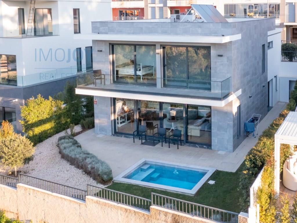 Fantastische villa met 3 slaapkamers en zwembad te koop in Estoril, Cascais