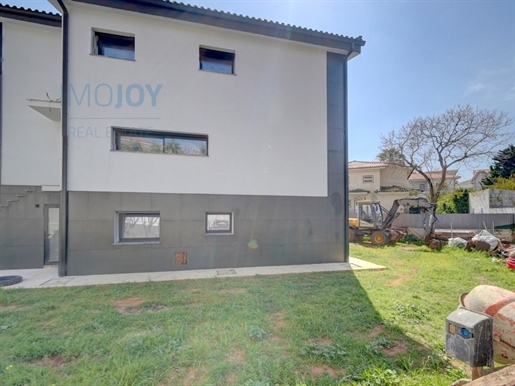 Villa met 4 slaapkamers die moet worden hersteld in Cascais